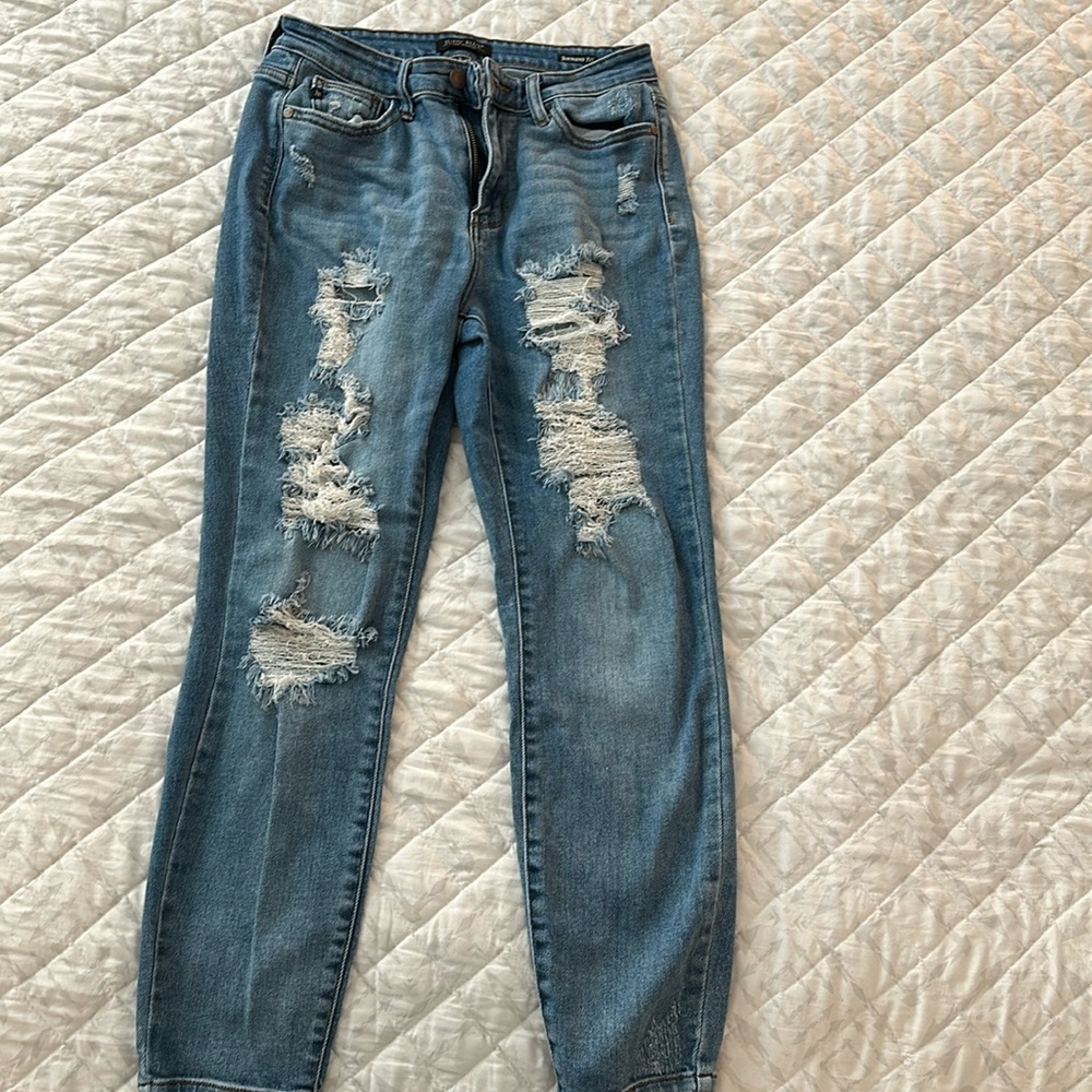 Judy Blue distressed boyfriend jean size 3/26